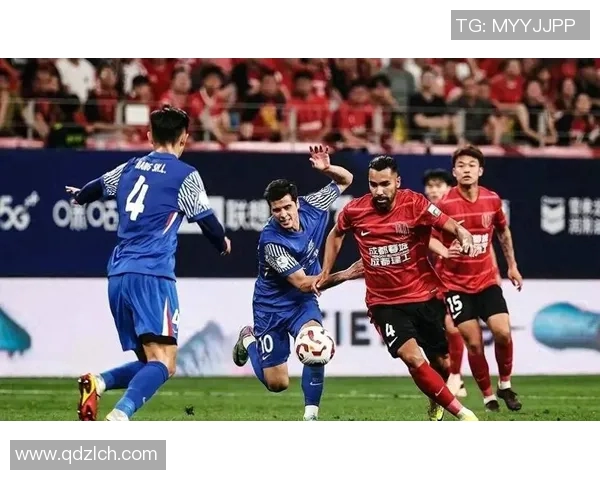 广州恒大1比0战胜上海申花，连续四轮不败稳居中超榜首位置