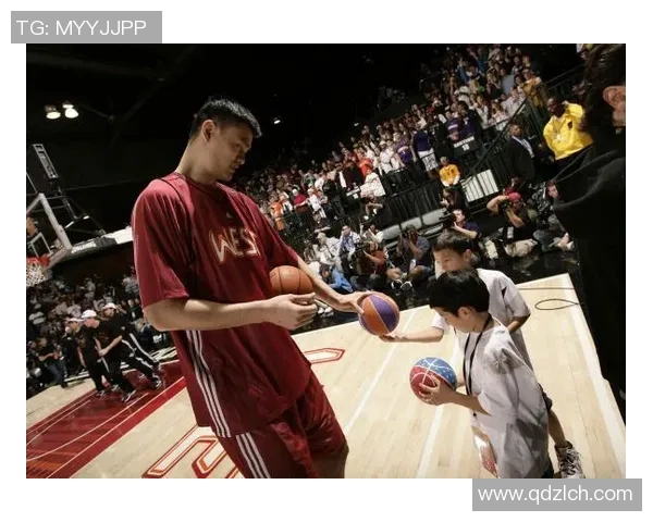 明星们齐聚一堂与姚明亲密互动展现友谊与篮球魅力