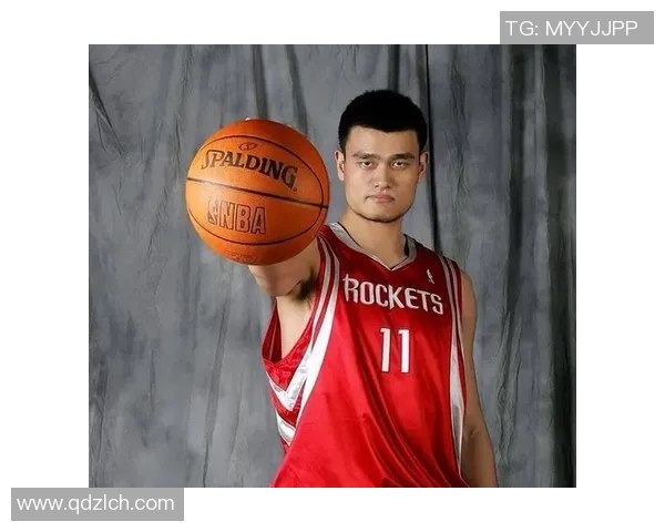 菜鸟时期姚明的成长之路与NBA初体验的精彩瞬间